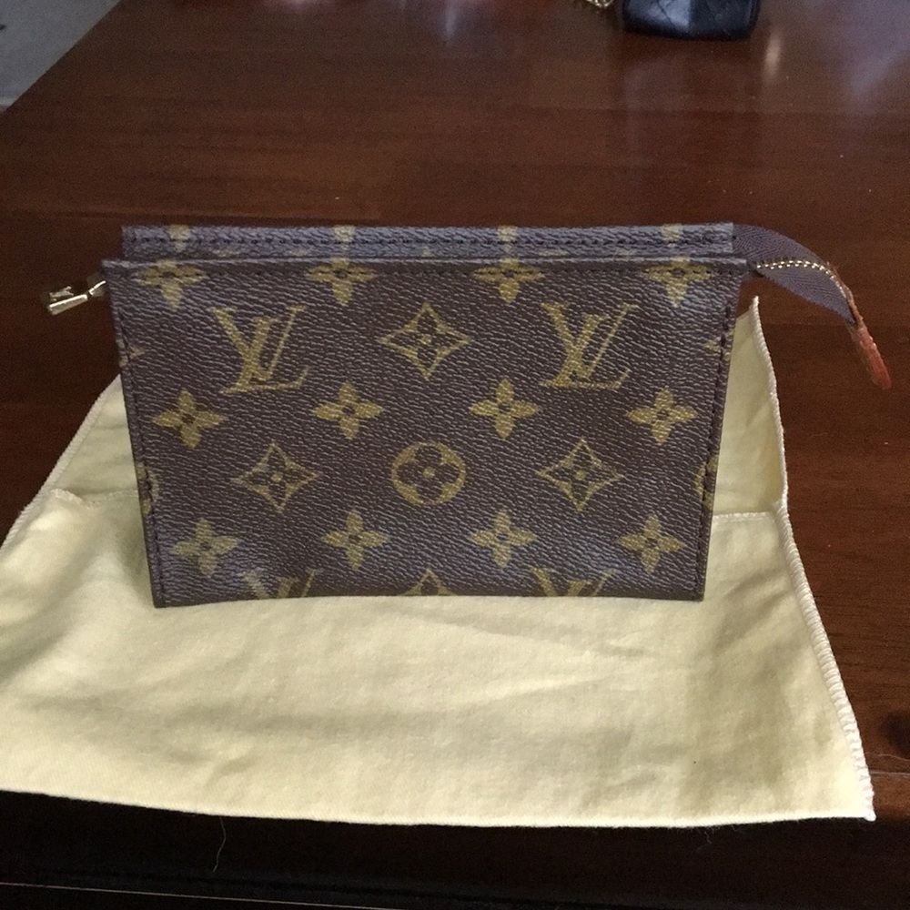 Vintage Louis Vuitton toiletries 15